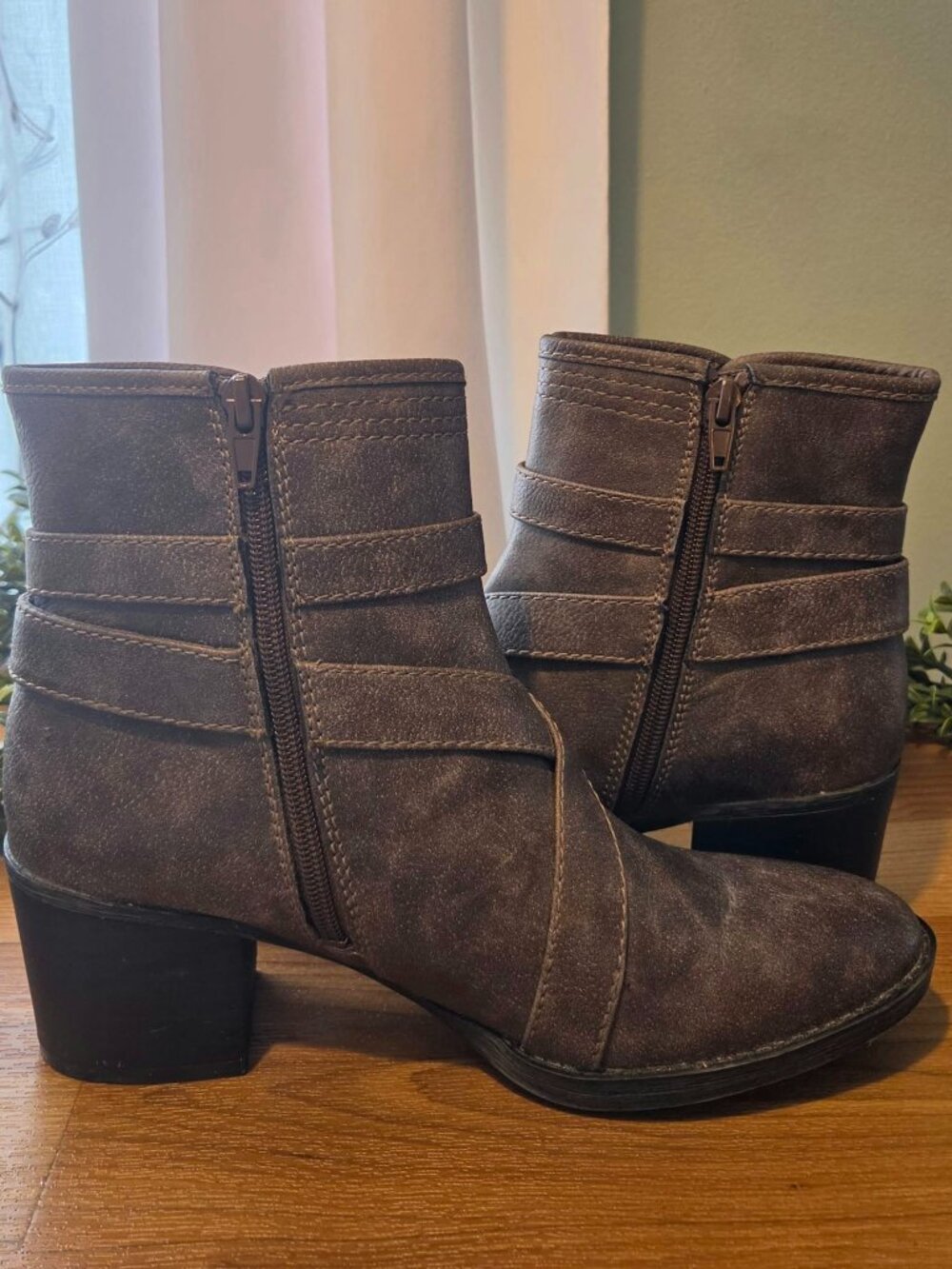 Natural Soul by Naturalizer Women's Brown Distressed Ankle Boots - Size 8.5
